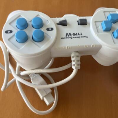 Famicom hardware: Home Game Computer TYPE-W (compatible with FC game cartridges)