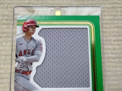 TOPPS definitive 2023 Shohei Ohtani Autograph card Auto Game Used Patch Green