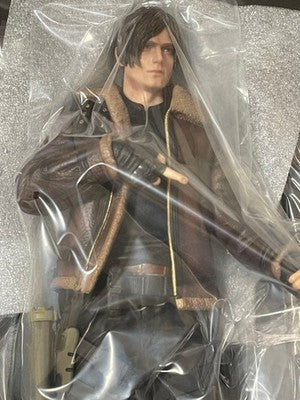 CAPCOM Biohazard Resident Evil Re:4 Leon S. Kennedy Japan Figure special gift