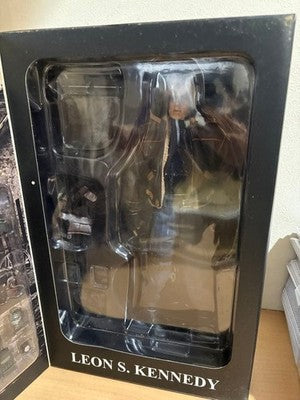 Hot Toys VGM01 Resident Evil 4 1/6 Scale Figure Leon special gift acs