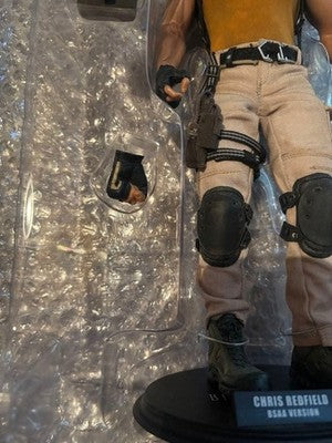good CONDITION Hot Toys VGM06 Resident Evil 5 Chris Redfield BSAA 1/6 Figure