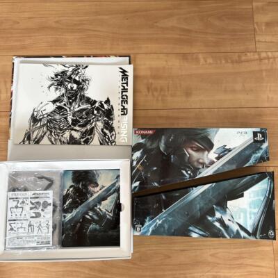 PS3 Metal Gear Rising Revengeance Premium Package Limited Edition Figure Book CD
