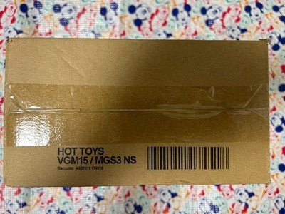 Hot Toys VGM15 Naked Snake Sneaking Suit Version
