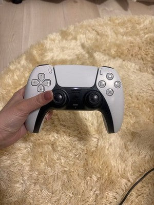 with box PS5 Monster Hunter Wilds PlayStation 5 all set