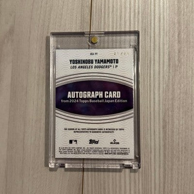 Yoshinobu Yamamoto 2024 TOPPS Autographed Card 25 Serial # *Rookie Card*