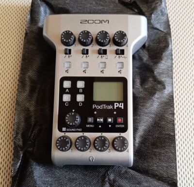 NEW Zoom PodTrak P4 Portable Multitrack Podcast Handy Recorder