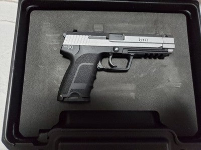 Tokyo Marui SG-09R Limited Edition - Resident Evil RE:4 Leon S. Kennedy (Tested & Works Great)