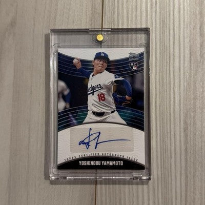 Yoshinobu Yamamoto 2024 TOPPS Autographed Card 25 Serial # *Rookie Card*