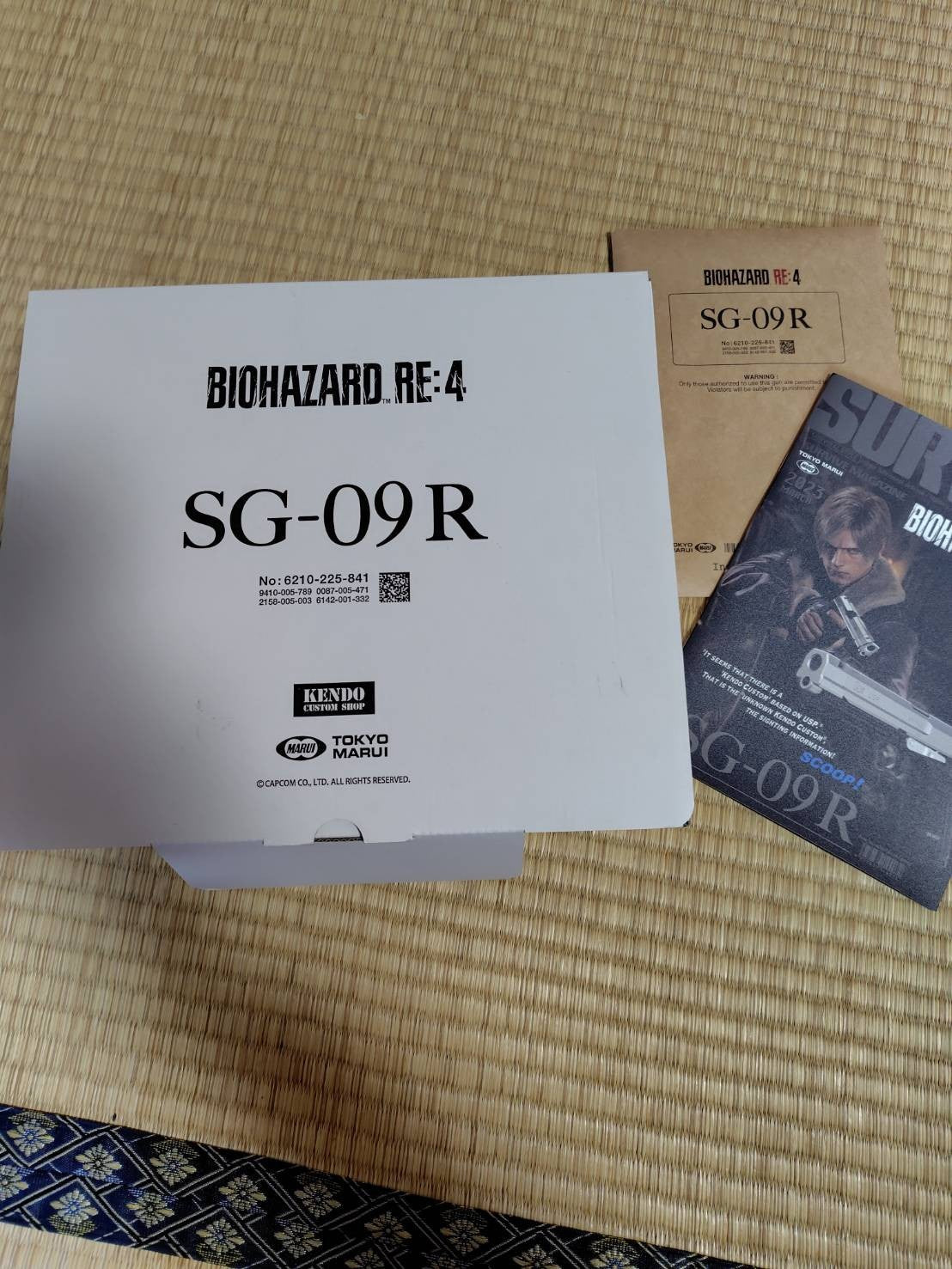 Tokyo Marui SG-09R Limited Edition - Resident Evil RE:4 Leon S. Kennedy Custom B