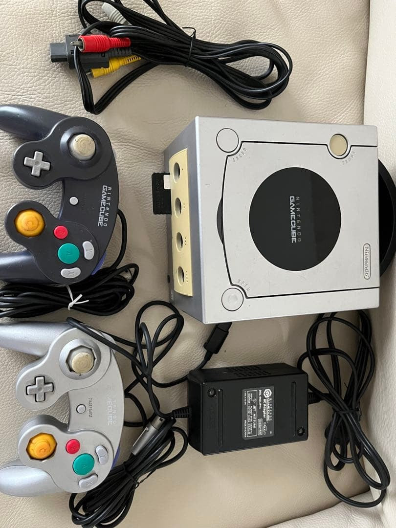 Nintendo GameCube Silver Console Bundle - 2 Controllers & Memory Card (Tested/Japan)