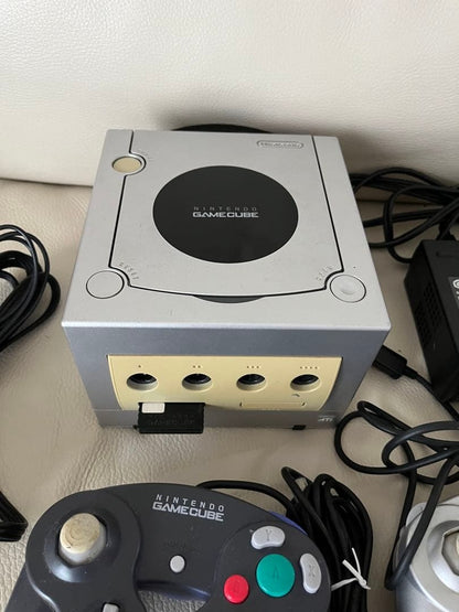 Nintendo GameCube Silver Console Bundle - 2 Controllers & Memory Card (Tested/Japan)