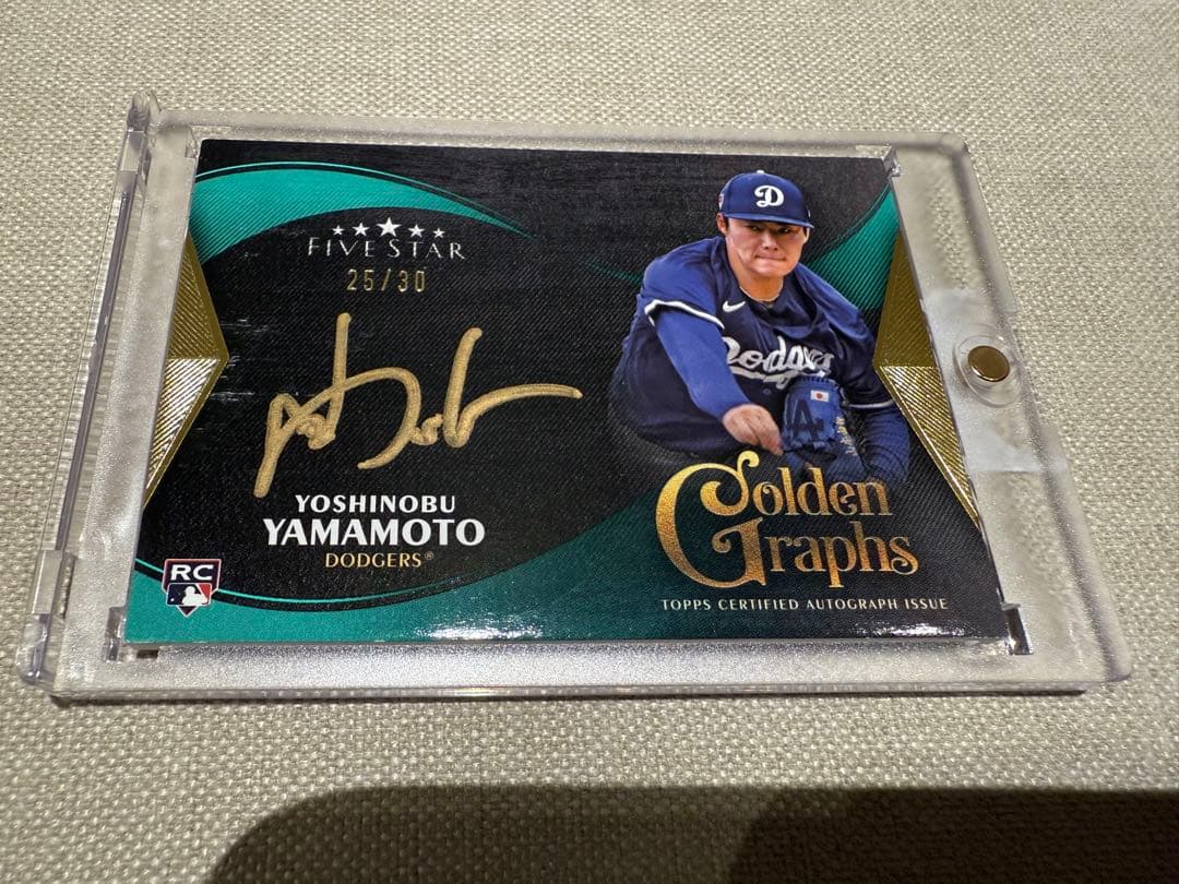 Topps 2024 Yoshinobu Yamamoto Gold Autograph Card 25/30 Limited to 30 pieces